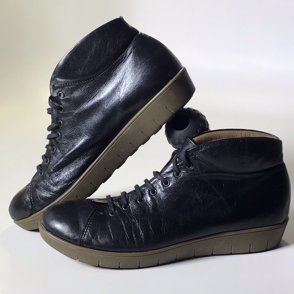LILI MILL hovercraft black leather boots